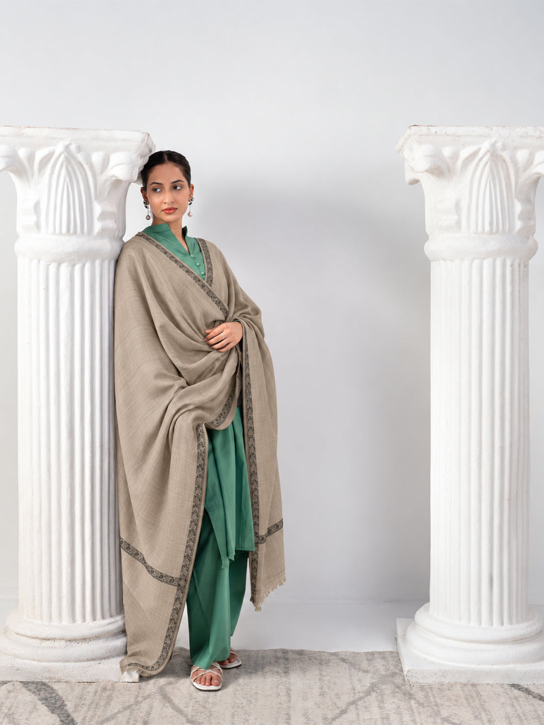 Imperial Floral Jaquard Kingri Pashmina Shawl