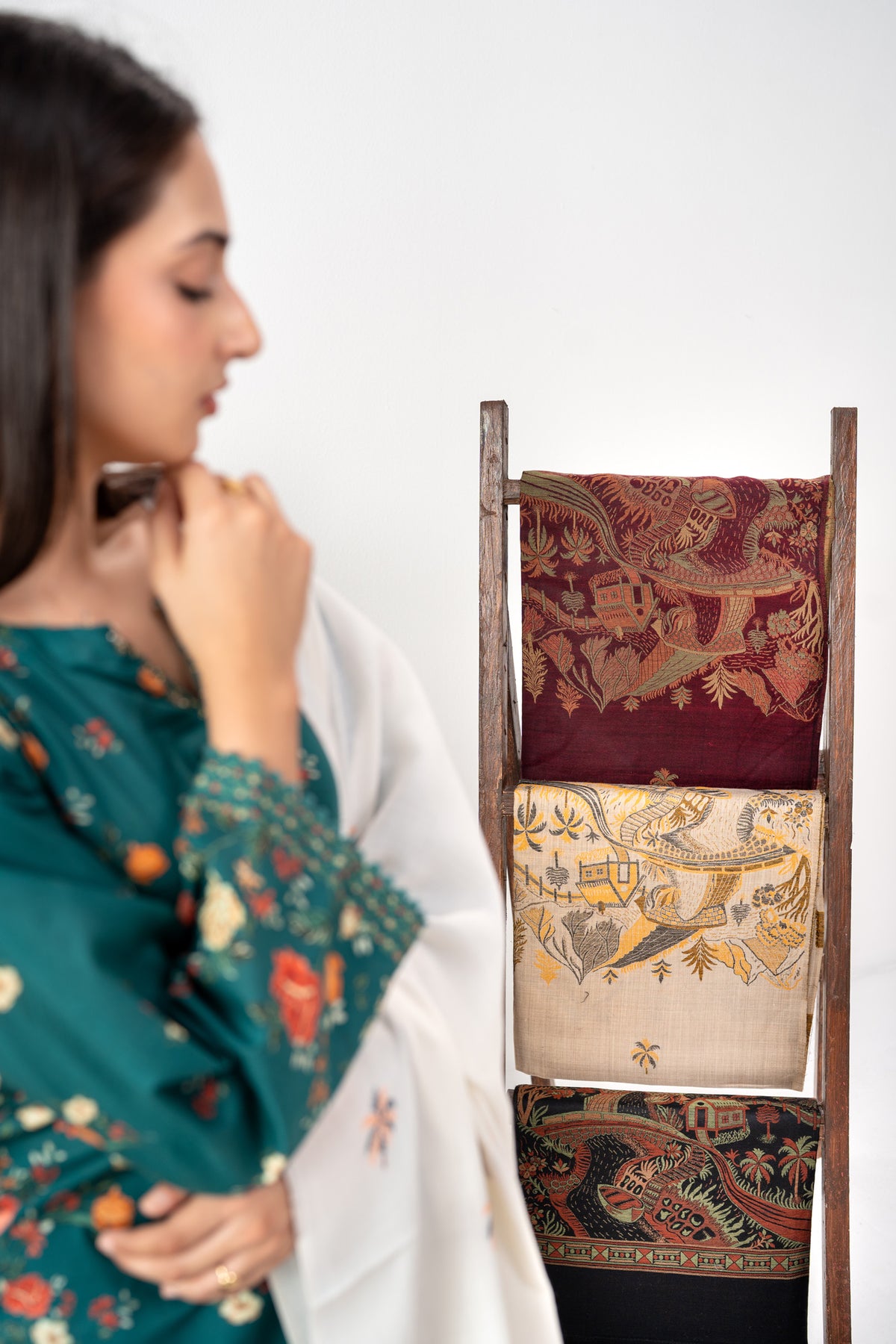 Scenic Border & Motifs Pashmina Kani Shawl