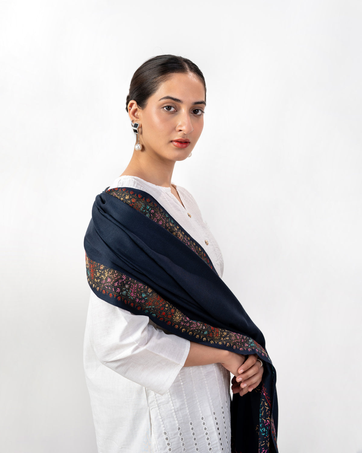 Dilara Handmade Border Sui Needlework With Paisley Motifs Pashmina Shawl